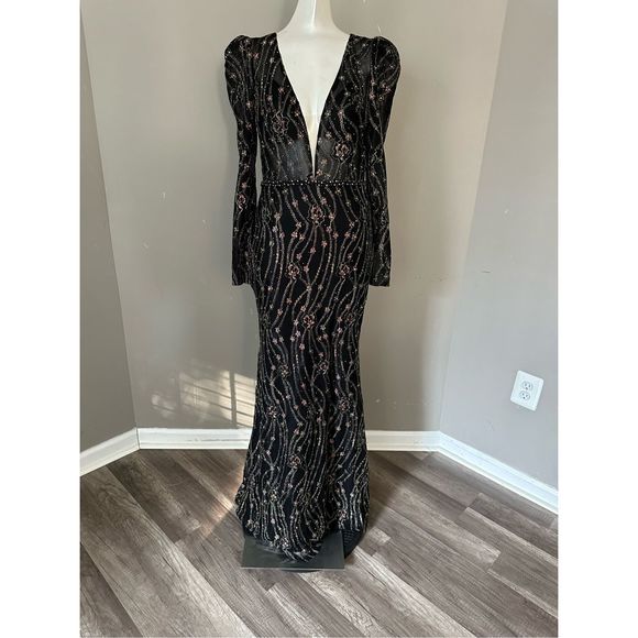 MAC DUGGAL EMBELLISHED LONG SLEEVE PLUNGE TRUMPET GOWN - Picture 4 of 11